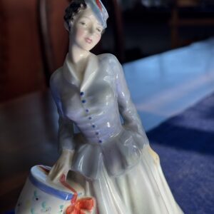 Royal Doulton "Midinette" HN2090 Porcelain Figurine c1951